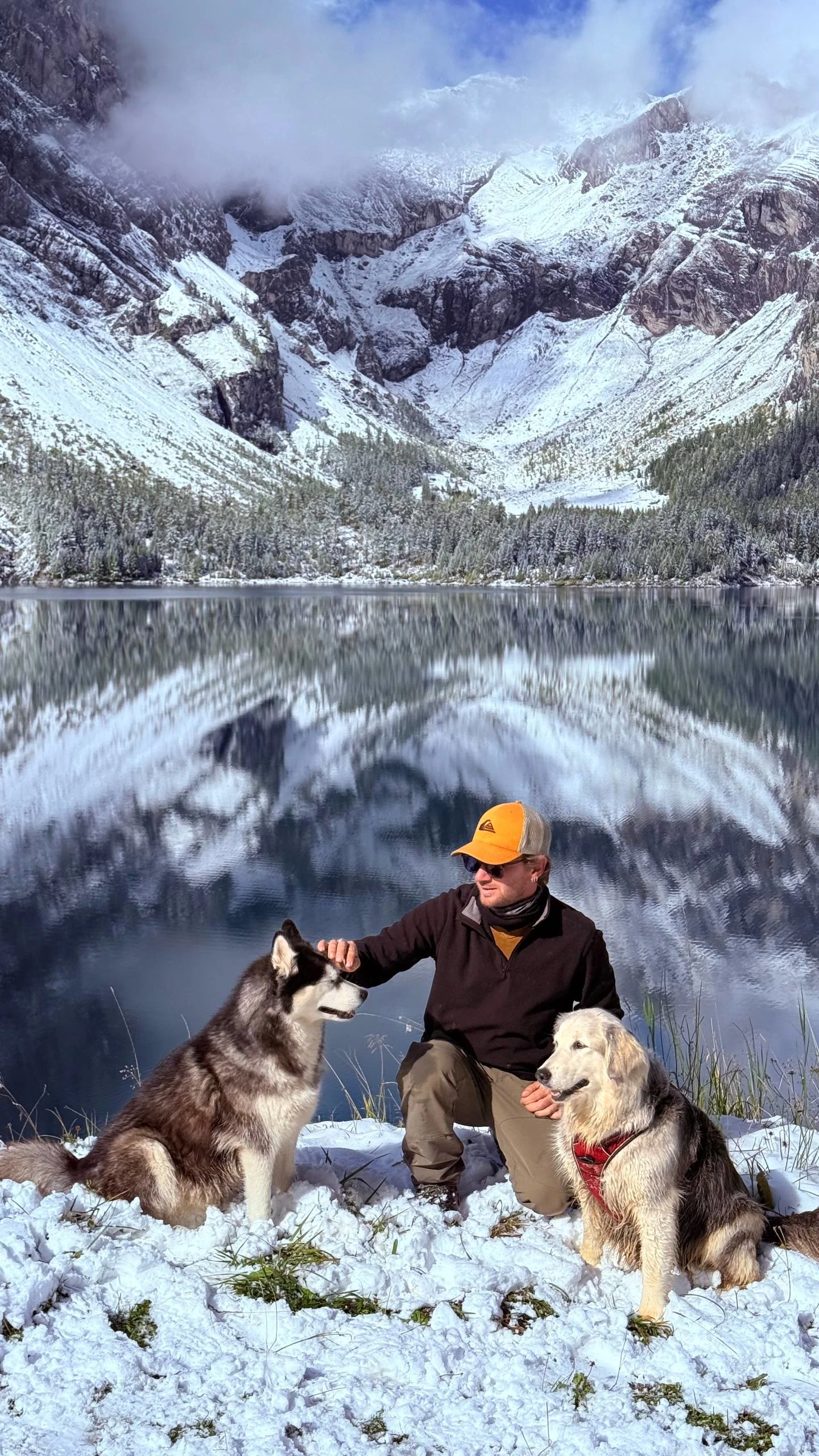 photo de yoann soulie avec des
  chiens